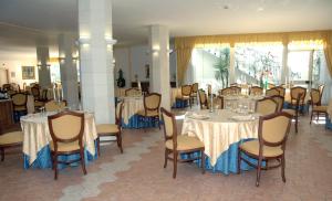 Ресторант или друго място за хранене в Hotel Selenia Residence