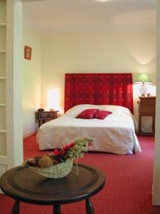 A bed or beds in a room at Chambres d'Hôtes Haitz Ondo