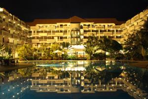 Bazén v ubytování Angkor Century Resort & Spa nebo v jeho okolí