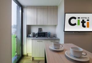 Kuchyň nebo kuchyňský kout v ubytování Citi Hotel's Wrocław