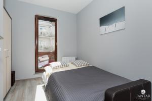 Posteľ alebo postele v izbe v ubytovaní Jantar Apartamenty Lighthouse Port Kołobrzeg
