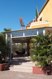 a house with a glass extension with a patio at Alle Torri in Marghera