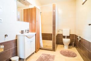 Kúpeľňa v ubytovaní Tina Rooms + 33 fotografií