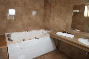 Koupelna v ubytování Lavina Hotel