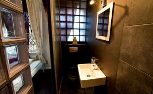 a small bathroom with a sink and a mirror at St. Pauli Lodge in Hamburg