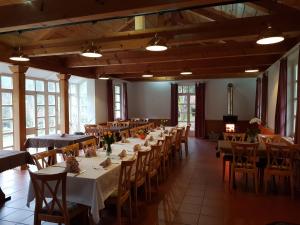 Restaurant o un lloc per menjar a Gut Lauterbad Hotel