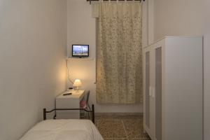 Telewizja i/lub zestaw kina domowego w obiekcie Holiday Pisa Gare