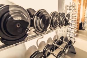 Posilňovňa alebo fitness centrum v ubytovaní LOISIUM Wine & Spa Hotel Südsteiermark