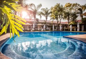 Avani Gaborone Resort & Casino内部或周边的泳池