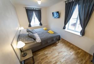 Posteľ alebo postele v izbe v ubytovaní Babylon Apartmány