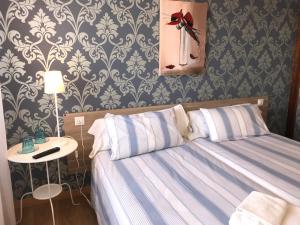 Postel nebo postele na pokoji v ubytování Alojamientos Iruña