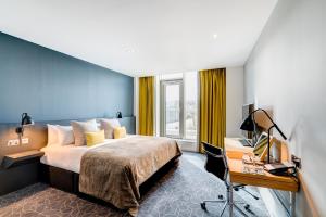 Postel nebo postele na pokoji v ubytování Apex City of Bath Hotel