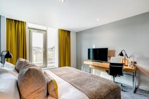 TV a/nebo společenská místnost v ubytování Apex City of Bath Hotel