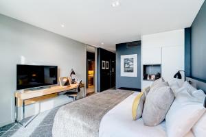TV a/nebo společenská místnost v ubytování Apex City of Bath Hotel