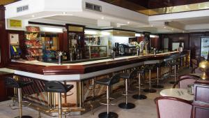Khu vực lounge/bar tại Hotel Compostela Vigo
