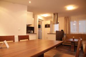 Televisyen dan/atau pusat hiburan di Alaska Appartment