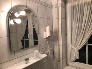 Ein Badezimmer in der Unterkunft Hotel Landhaus Köln