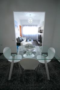 a living room with a glass table and chairs at Cotillo Sea in Cotillo
