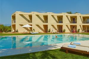 The swimming pool at or close to Hotel Campagnola