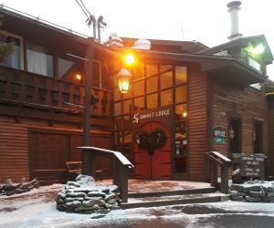 Summit Lodge žiemą