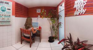 Posezení v ubytování Waikiki Hostel