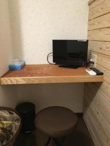 En TV eller et underholdningssystem på Ikkyu For Backpackers 19