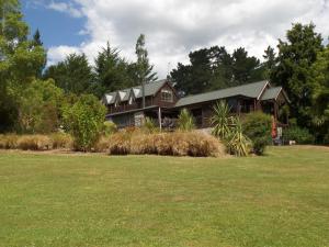 a large house with a lawn in front of it at Riverstone House in Geraldine