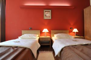 Postel nebo postele na pokoji v ubytování Hotel Fontana + 27 fotografií