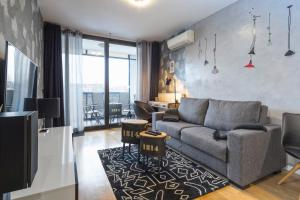 Ruang duduk di New Gallery Best West Apartment 101
