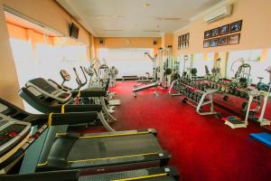 The fitness centre and/or fitness facilities at Swiss-Belhotel Borneo Samarinda