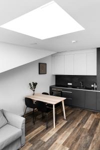 Kuchyň nebo kuchyňský kout v ubytování Deluxe Apartments by Hostlovers