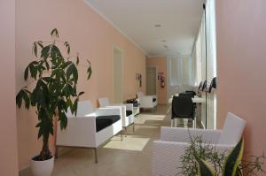 Hotel-Residence-b&b Le Dune beach service included的休息区