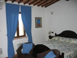A bed or beds in a room at Agriturismo Podere del Vescovo