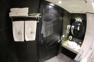 Koupelna v ubytování Layali Al Shams Hotel