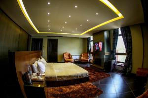 Postel nebo postele na pokoji v ubytování Layali Al Shams Hotel