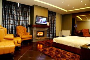 TV a/nebo společenská místnost v ubytování Layali Al Shams Hotel