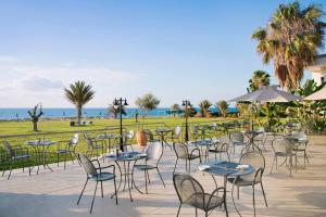 Restoran ili neka druga zalogajnica u objektu Natura Beach Hotel And Villas
