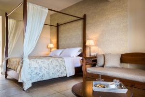 Postel nebo postele na pokoji v ubytování Almyra Hotel