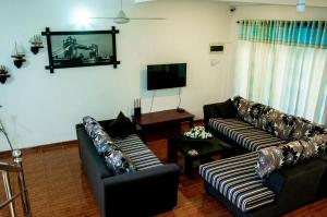 TV a/nebo společenská místnost v ubytování Sholay Villa