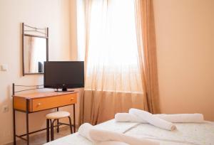 TV a/nebo společenská místnost v ubytování Manesi Apartments