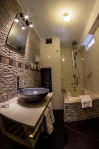 Et badeværelse på Conde de Lemos Hotel