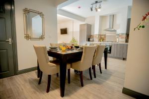 Gallery image of Barnston House - Heswall - spacious homely holiday home by Rework Accommodation in Heswall