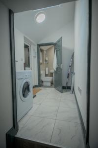 Gallery image of Barnston House - Heswall - spacious homely holiday home by Rework Accommodation in Heswall
