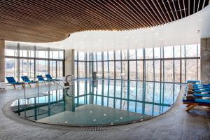 Bazén v ubytování Tarcin Forest Resort & Spa Sarajevo - MGallery Collection nebo v jeho okolí