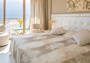 Rúm í herbergi á Hotel Ascona