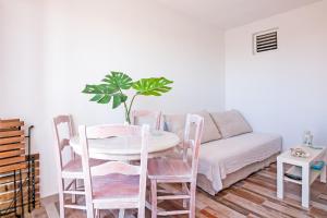 Część wypoczynkowa w obiekcie Los Ancones Apartment