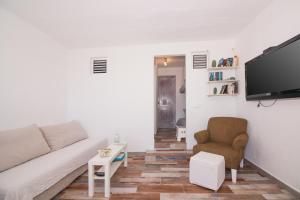 Telewizja i/lub zestaw kina domowego w obiekcie Los Ancones Apartment