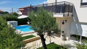 Bazén v ubytování Villa Divina with private heated pool nebo v jeho okolí