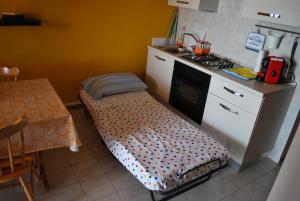 Kuchyňa alebo kuchynka v ubytovaní Profumo di lavanda Taormina