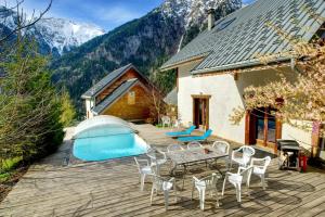 Piscina en o cerca de Les Chalets Dycoh